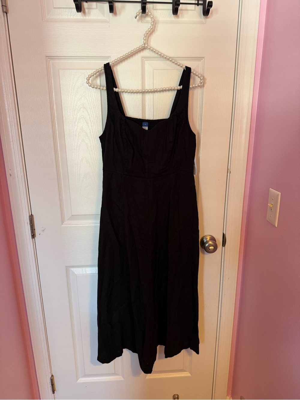 Old Navy Black Midi Tank Dress with Scoop Neck And Pockets